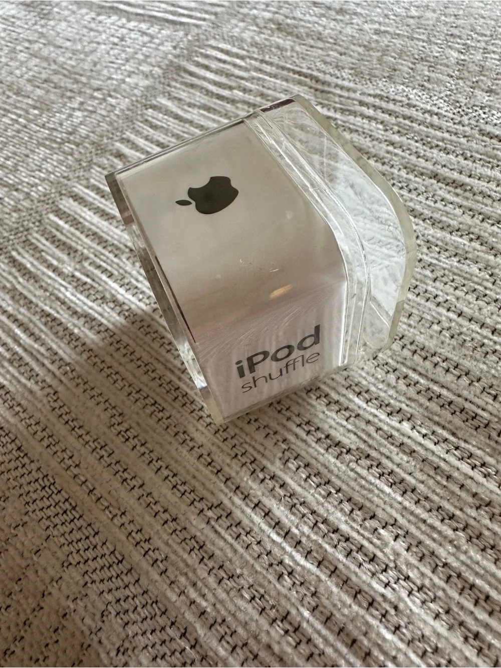 2gb Blue iPod Shuffle with Accessories- original packaging-never used.
